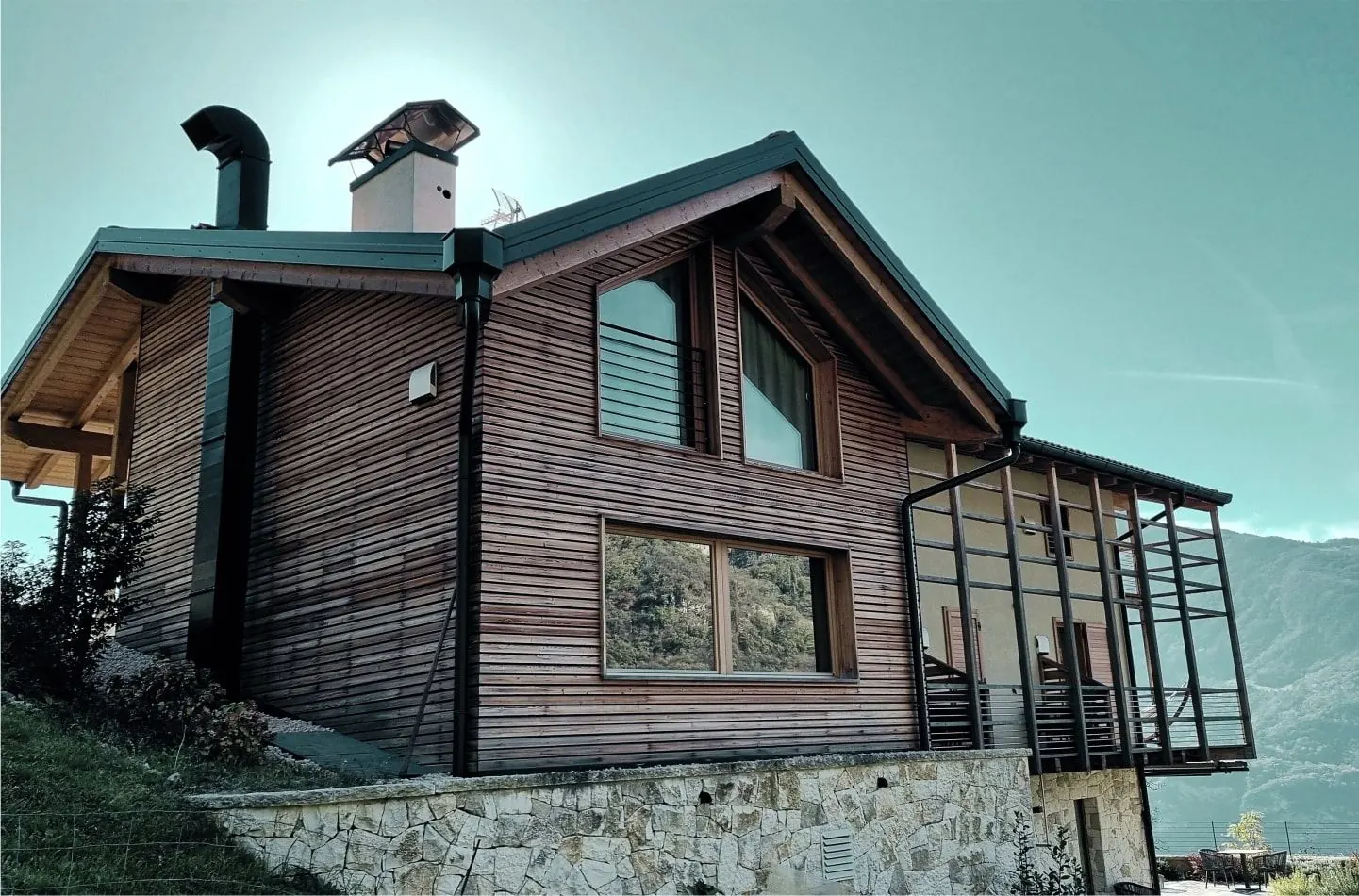 Casa in bioedilizia con rivestimento in legno a Trento